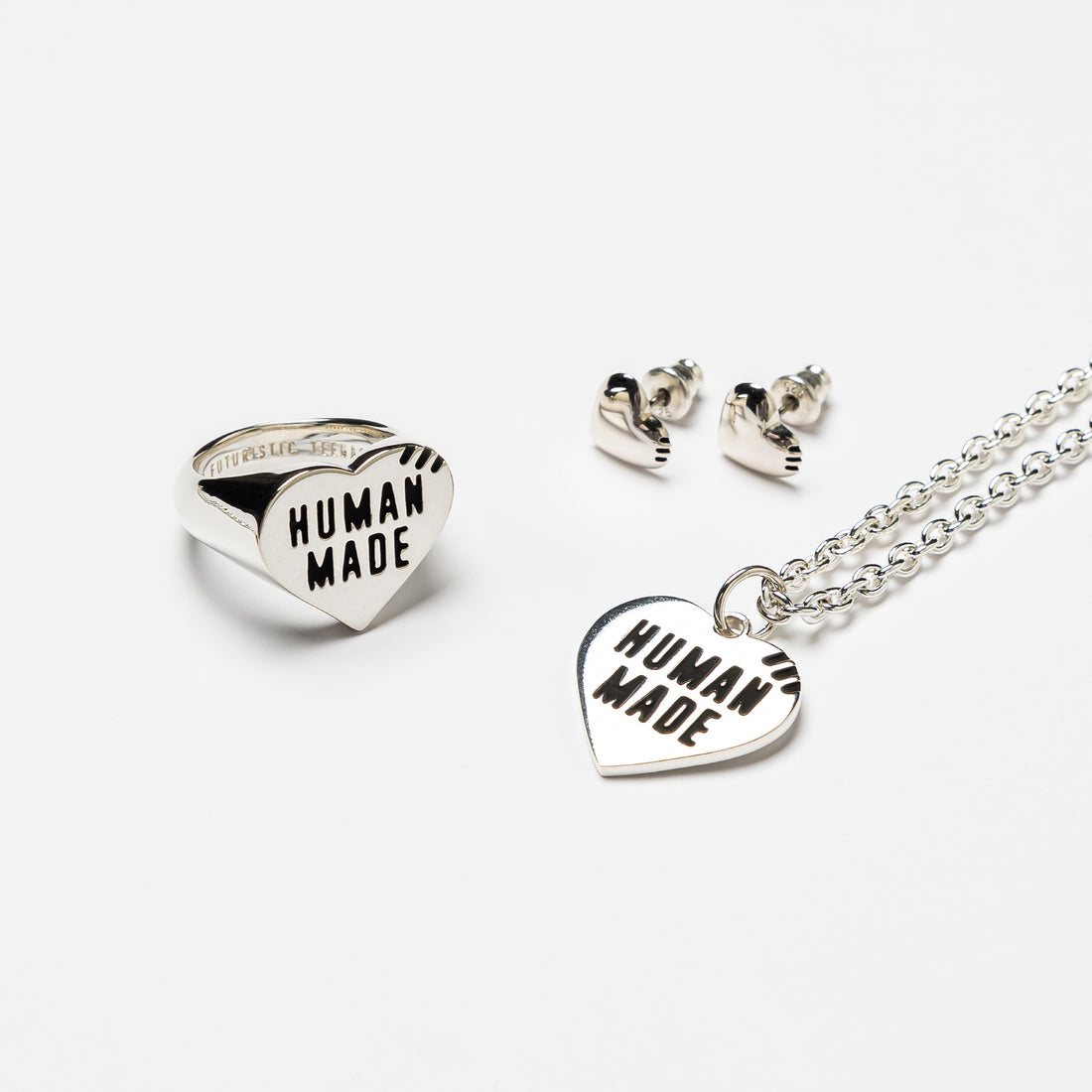 human made ピアス　HEART SILVER EARRING 新品早い者勝ちです…